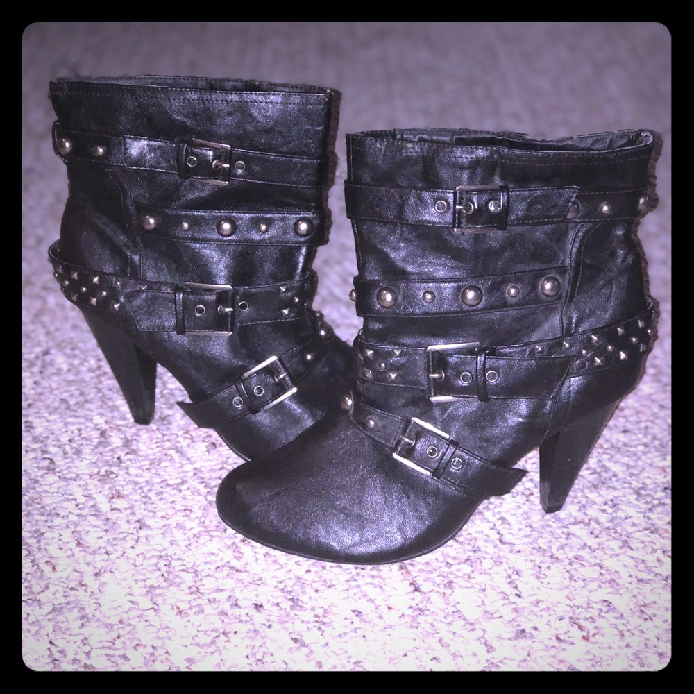 Short Wide Leg Black Heel Boots